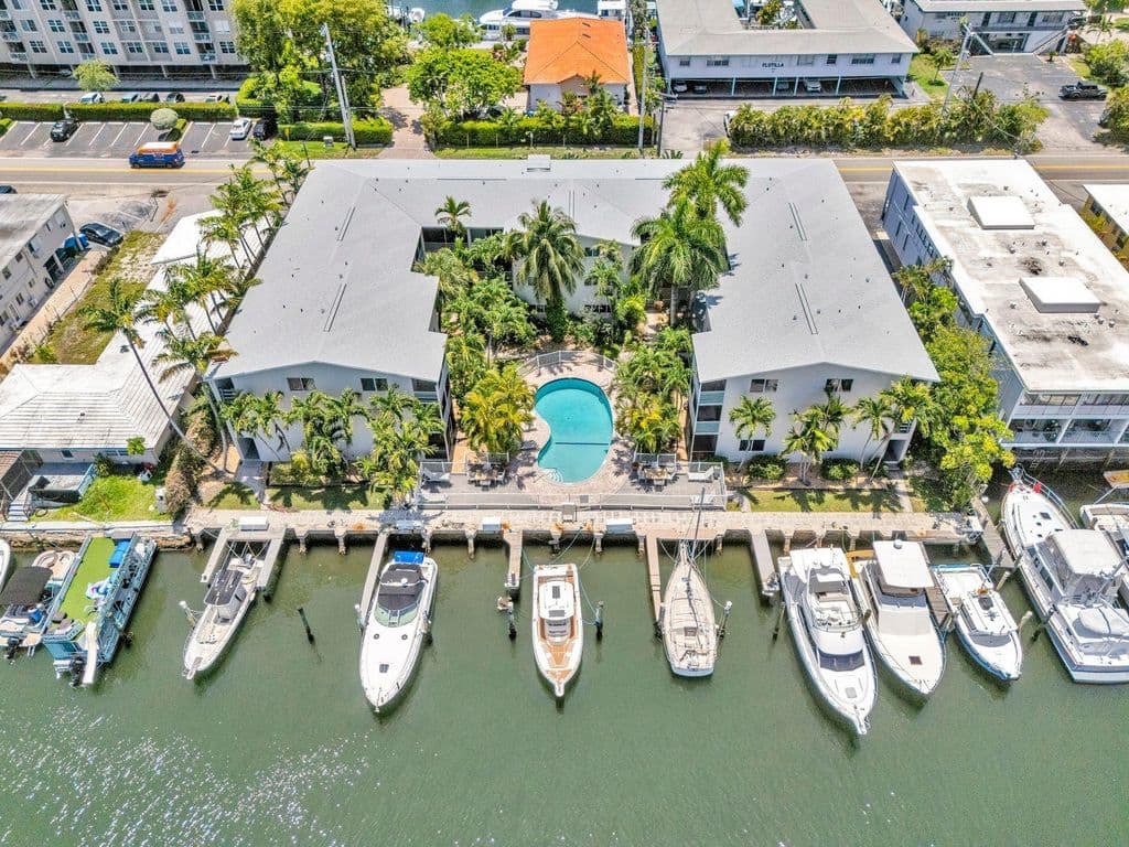 2-bedroom Property — 1535 SE 15TH Street #305