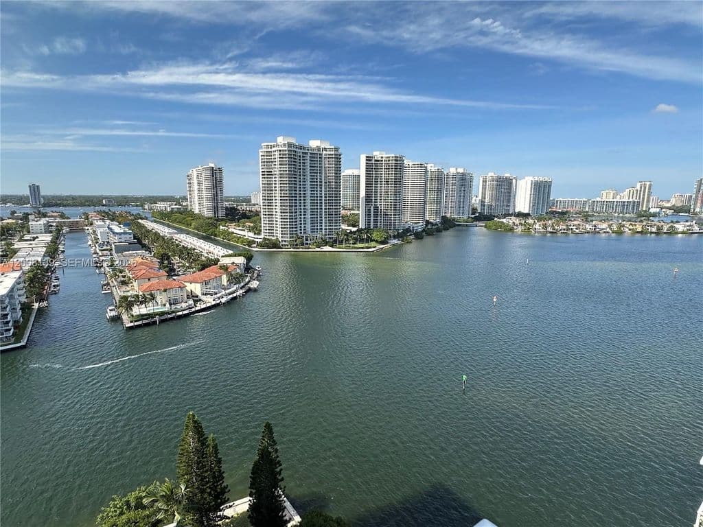 2-bedroom Condo — 301 174th St APT 2020