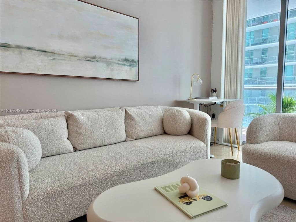 1+1 Condo — 1111 SW 1st Ave APT 2215
