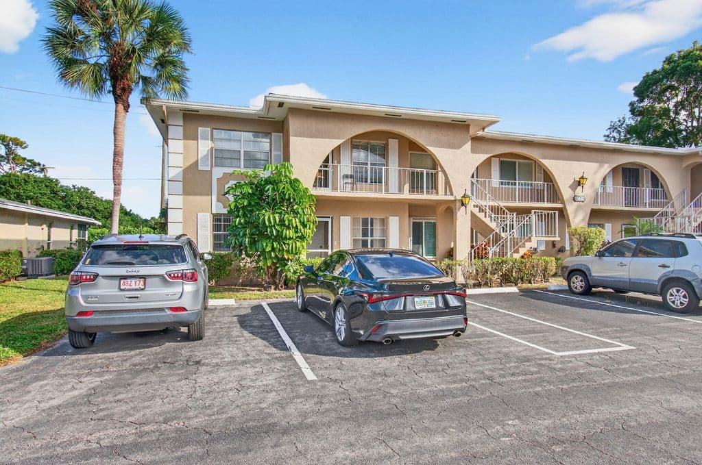 2-bedroom Condo — 13682 Via Flora #A