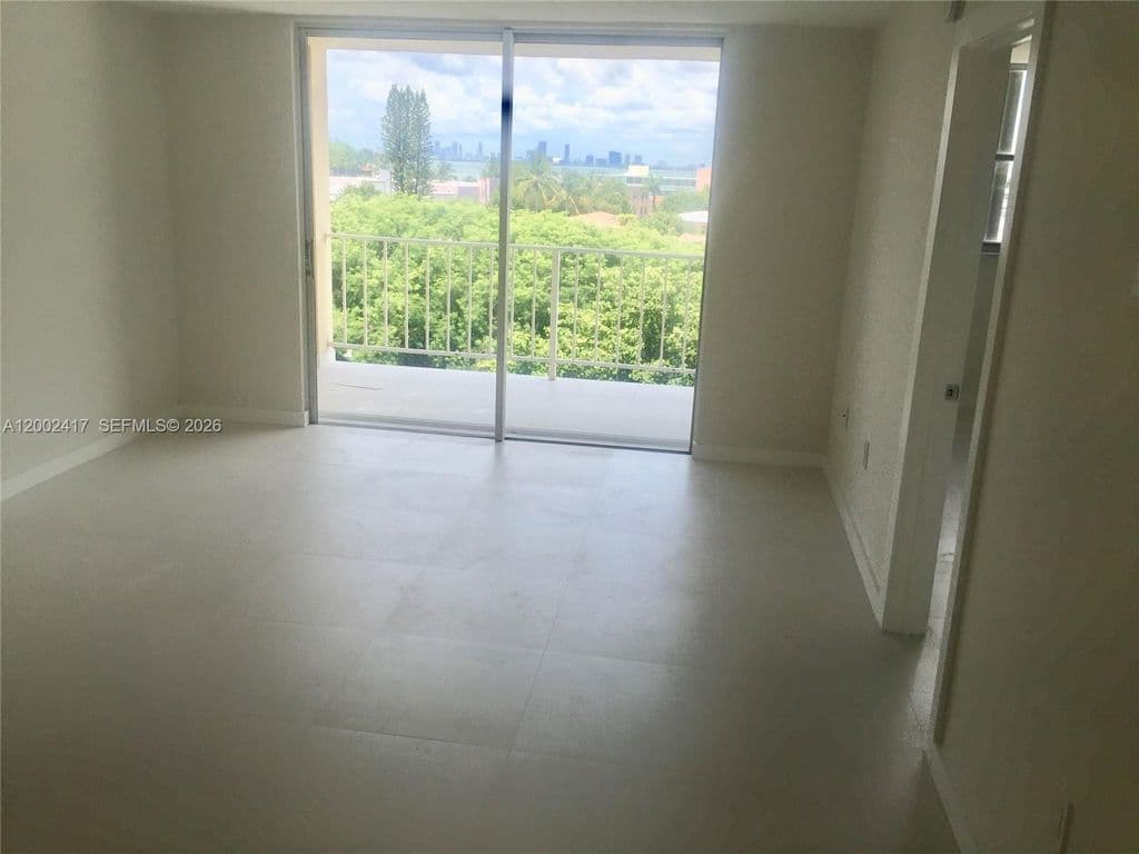 1+1 Condo — 6900 Bay Dr APT 5A