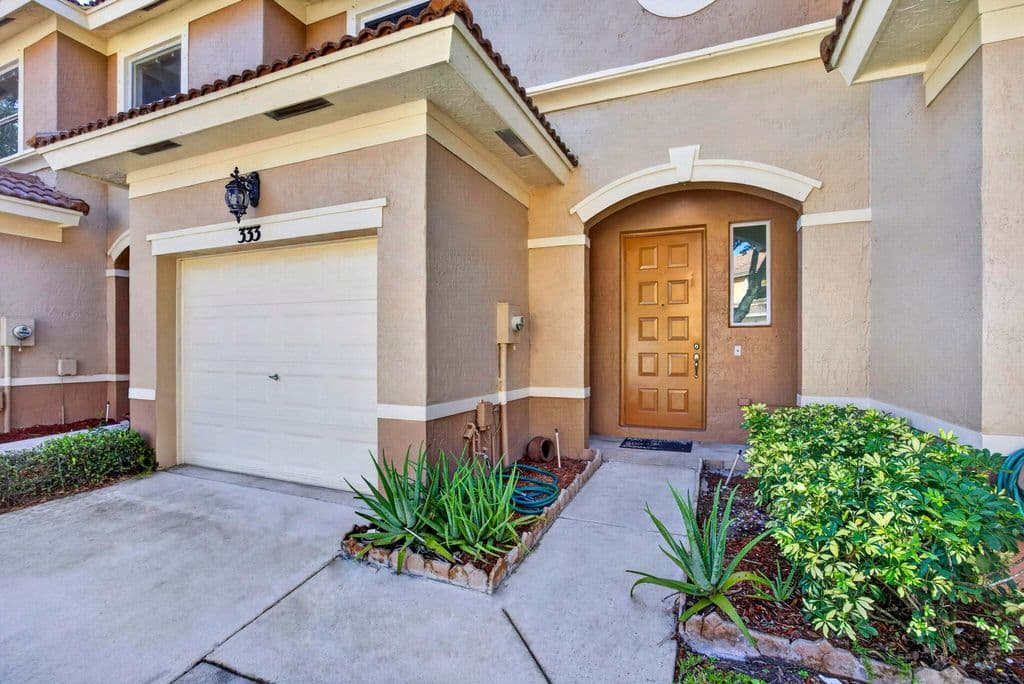 2-bedroom Property — 333 River Bluff Lane