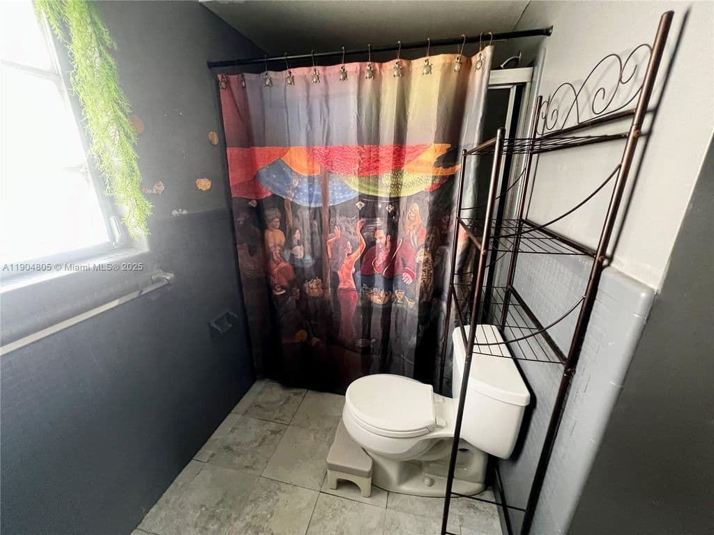 1+1 Condo — 1501 Arthur St APT 7