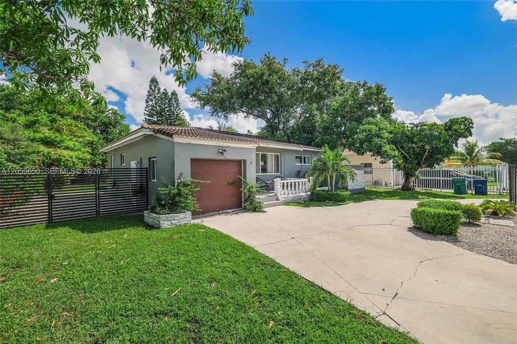4+1 Müstakil ev — 65 NW 116th St