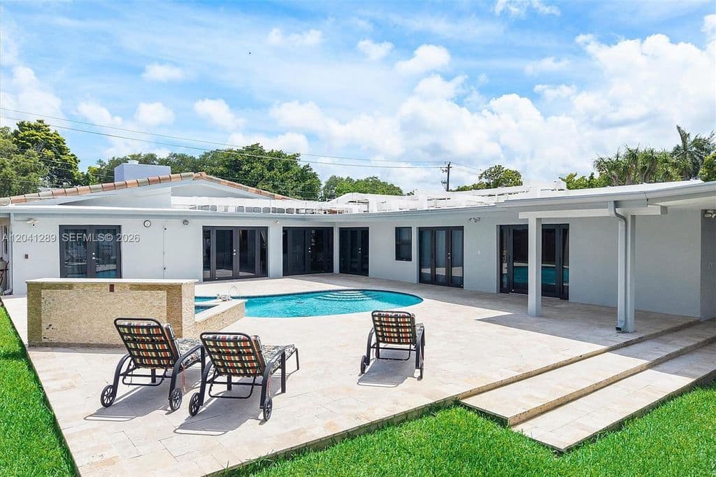 5+1 Müstakil ev — 2531 NE 195th St