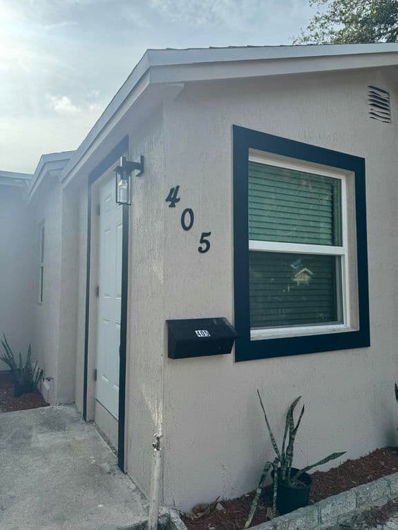 4-bedroom Single-Family Home — 405 N E Street