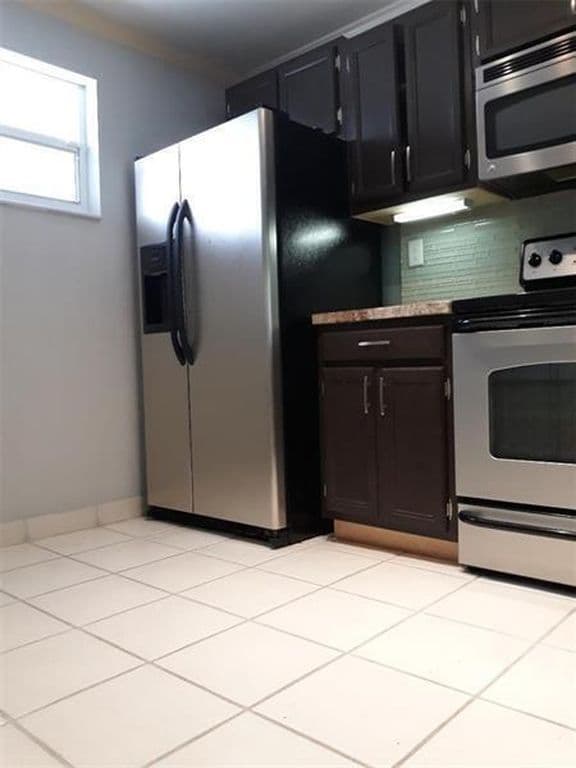 1+1 Condo — 1100 NW 87th Avenue #204