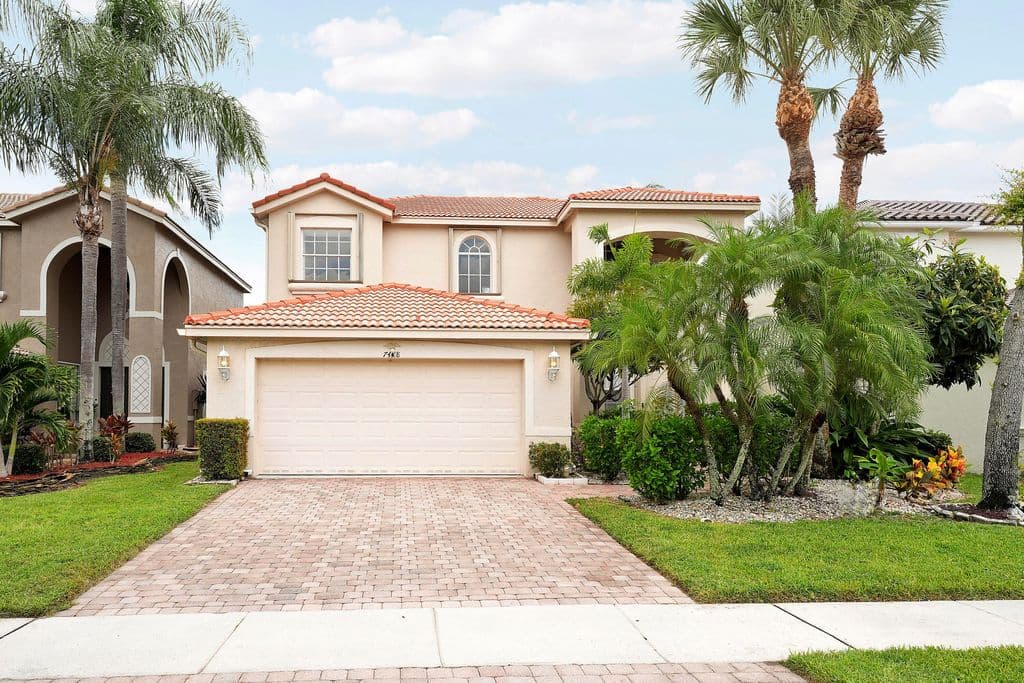 5-bedroom Single-Family Home — 7428 VIA LURIA
