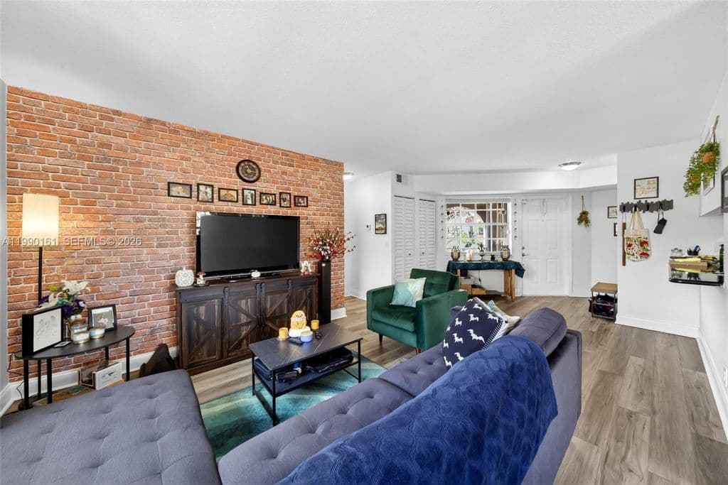1-bedroom Condo — 365 SW 86th Ave APT 201