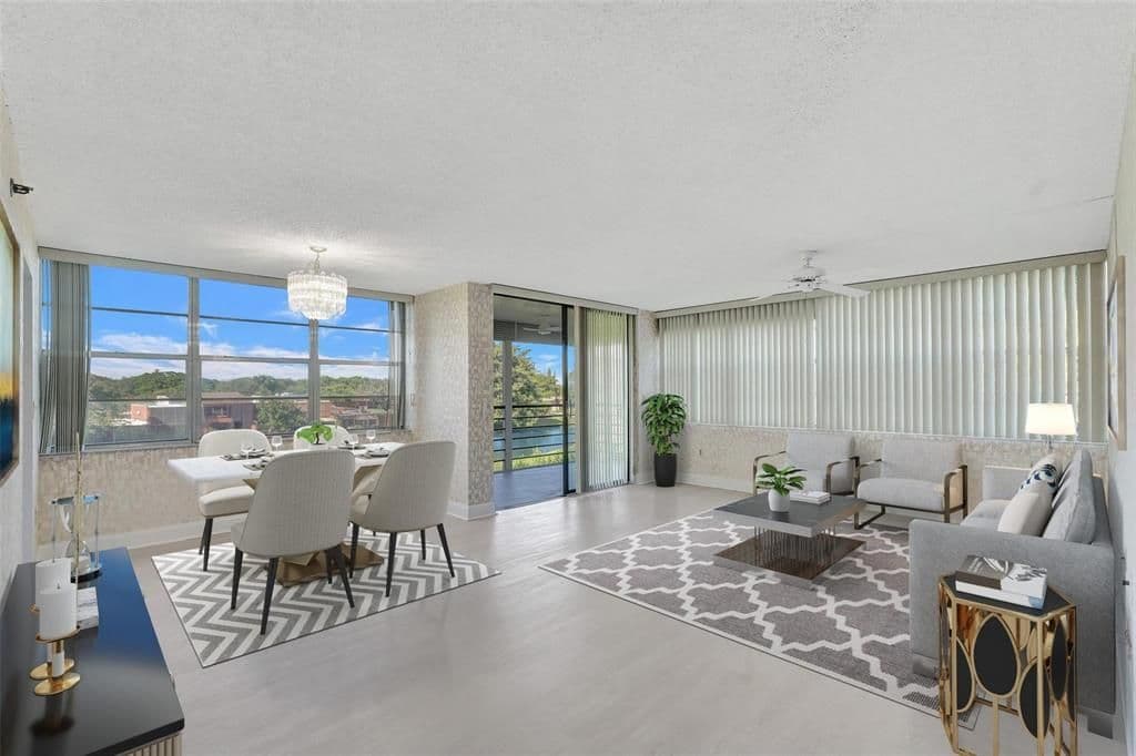 2+1 Condo — 1000 St Charles Place #305
