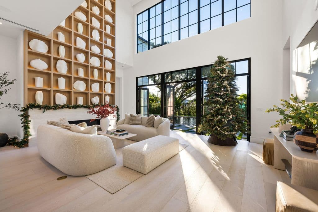 4-bedroom Single-Family Home — 12385 COCONUT ROW Road
