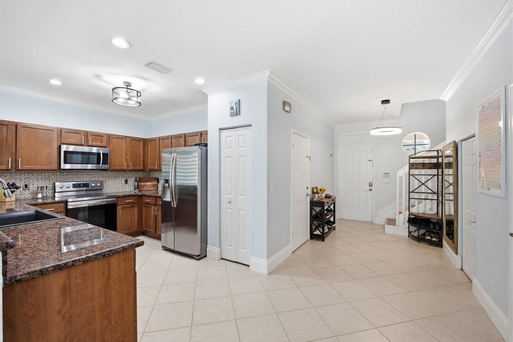 3-bedroom Property — 3078 N Evergreen Circle #3078