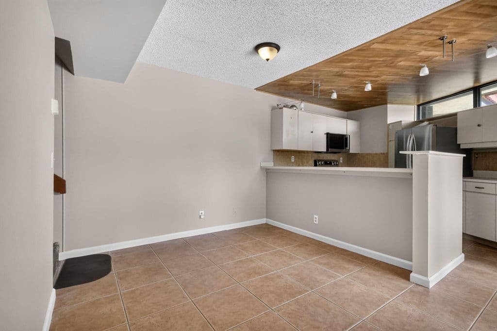 2-bedroom Property — 3659 VICTORIA Drive