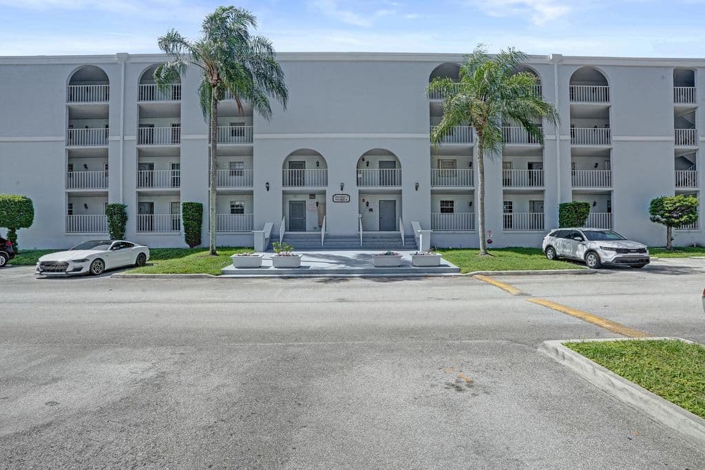 2+1 Condo — 7980 N FRENCH Drive #3-202