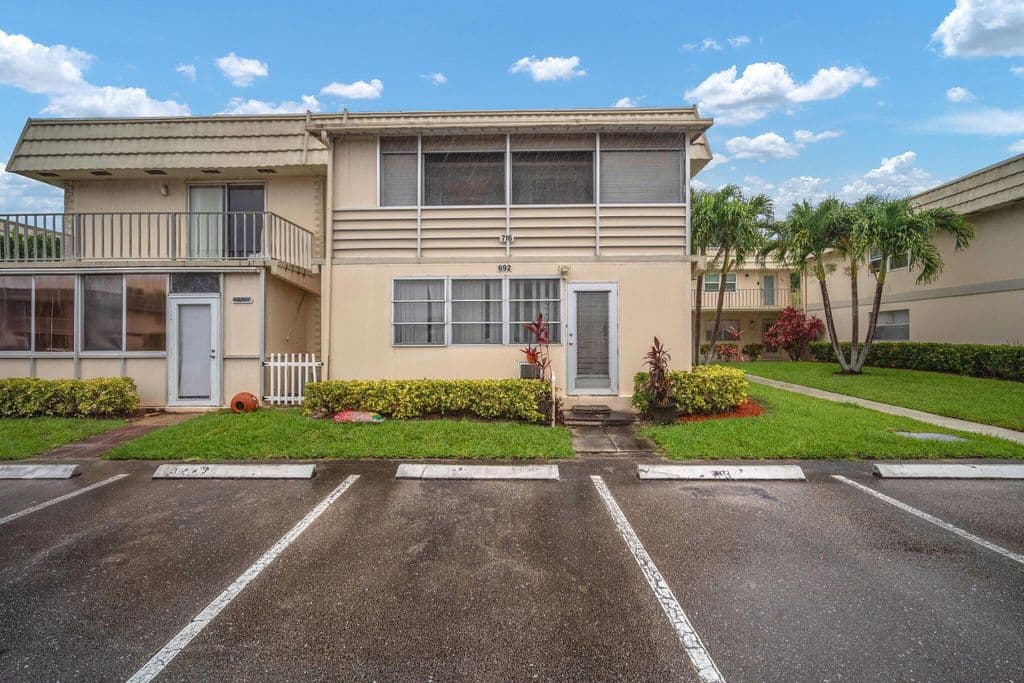 2+1 Condo — 716 Saxony Place #O