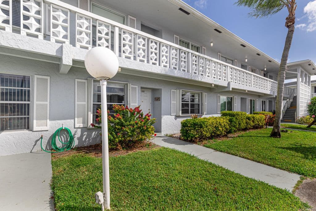 2+1 Condo — 2901 SW 15th Street #102