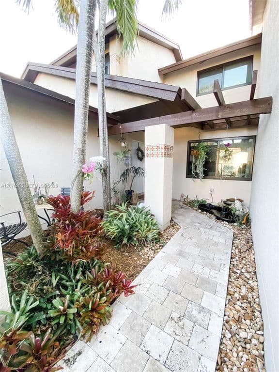 3+1 Mülk — 10050 SW 137th Ct
