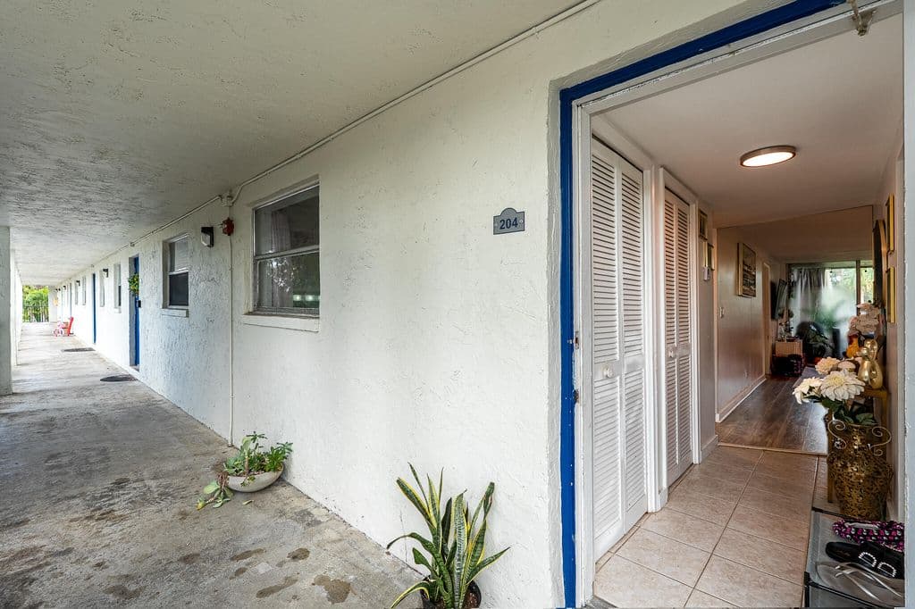 2-bedroom Condo — 5100 SW 64TH Avenue #204A