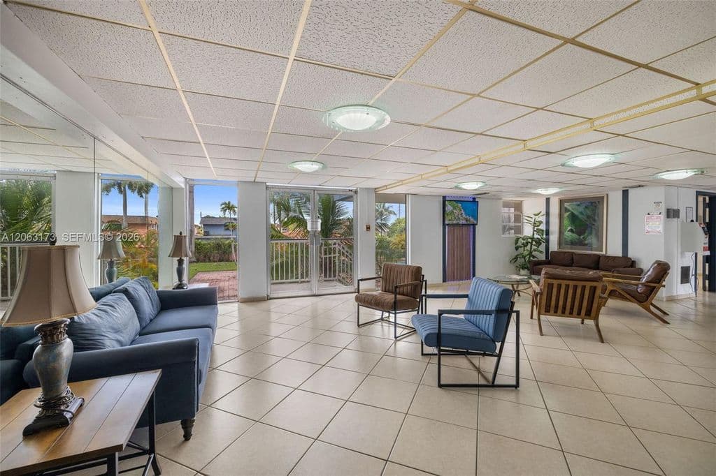 1+1 Condo — 5050 NW 7th St APT 211