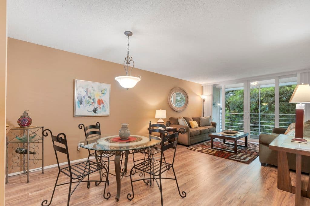 2+1 Condo — 9440 Live Oak Place #402