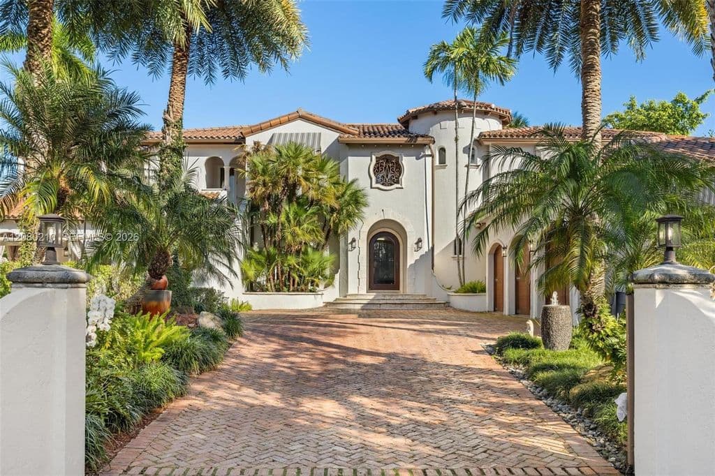 6-bedroom Single-Family Home — 11011 Marin St
