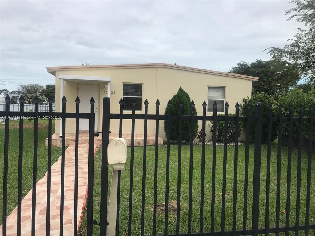 2-bedroom Single-Family Home — 21625 SW 109th Ave
