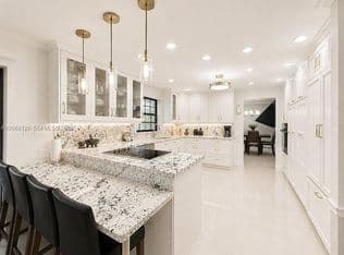 4+1 Müstakil ev — 11351 SW 26th St, Miami, 33165