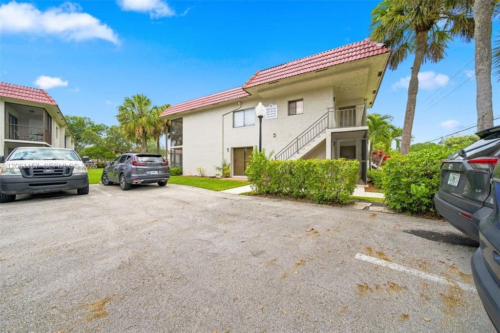 2+1 Condo — 16257 Saddle Club Rd #201