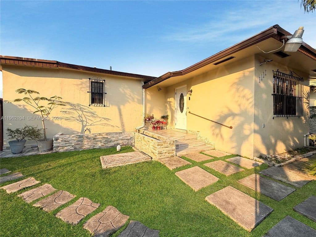 4+1 Müstakil ev — 8891 SW 28th St