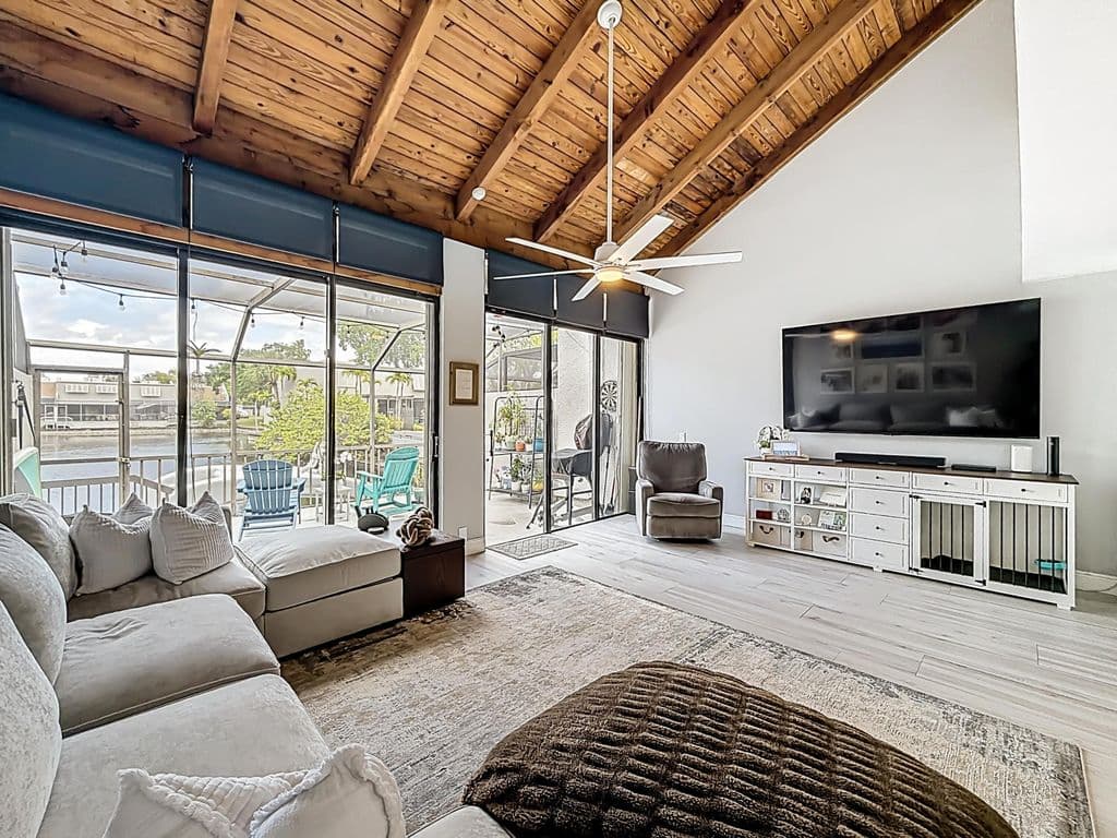 2+1 Mülk — 11313 NW 15th Street