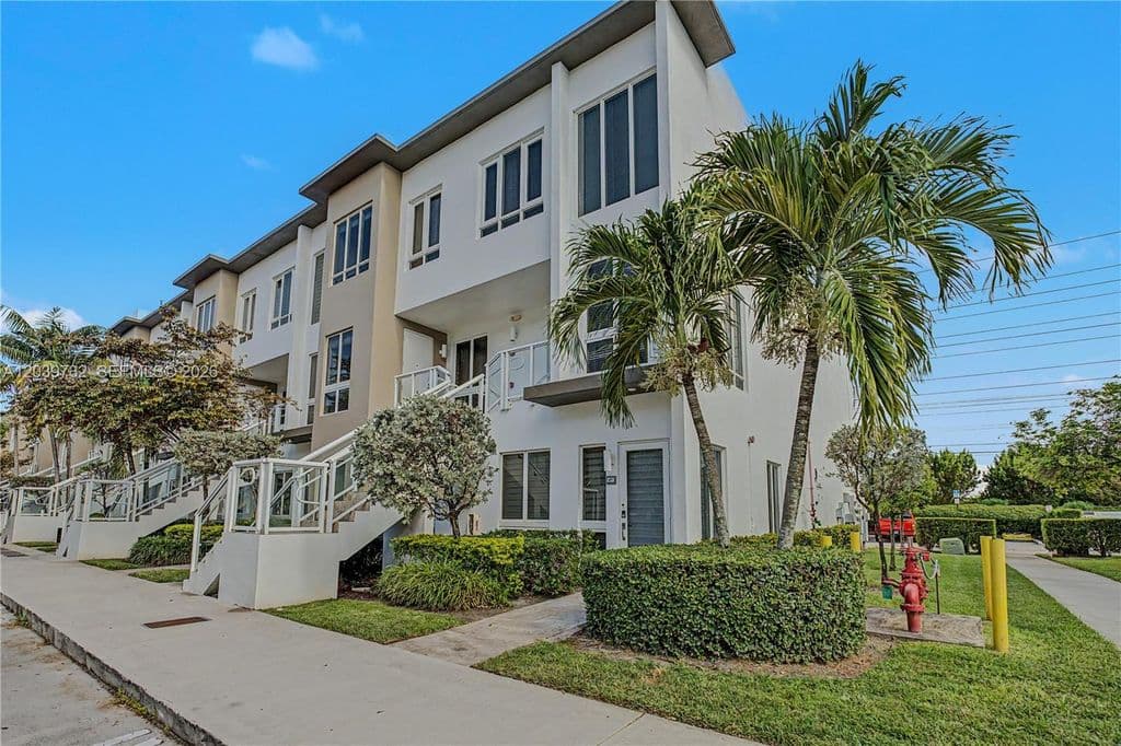 3-bedroom Property — 10260 NW 63rd Ter APT 213