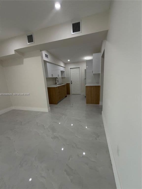 4+1 Müstakil ev — 2324 Service Rd