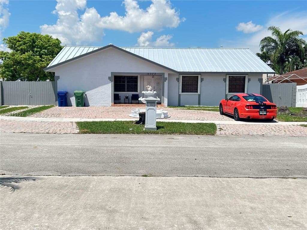 4+1 Müstakil ev — 15322 SW 144th Pl