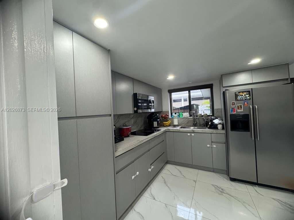 2+1 Condo — 8430 NW 8th St APT B11