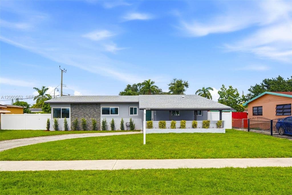 4+1 Müstakil ev — 18120 NW 16th Ave
