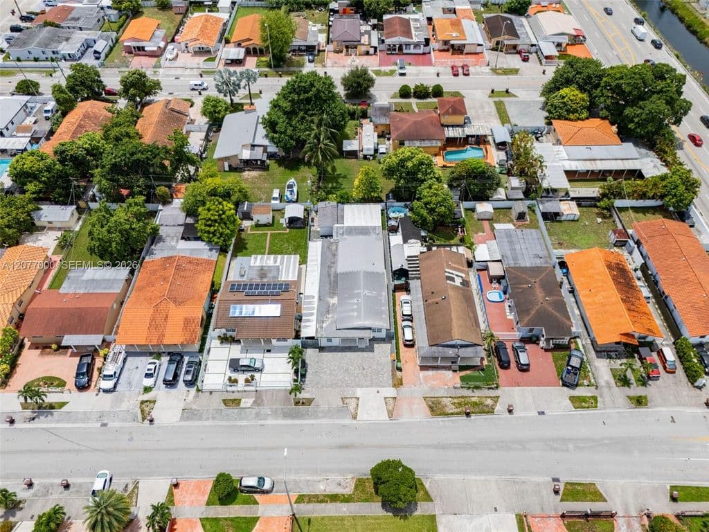 7-bedroom Single-Family Home — 350 W 16th St