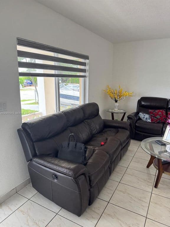3-bedroom Single-Family Home — 80 W 56th St
