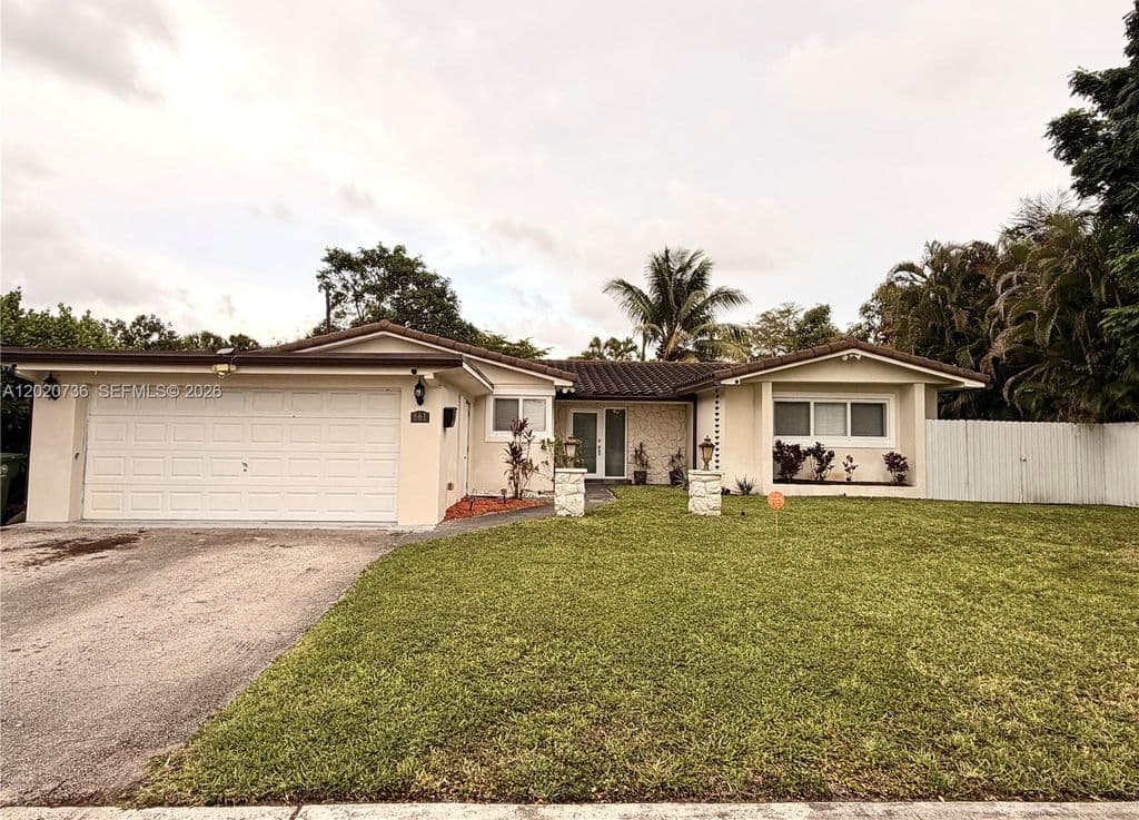4+1 Müstakil ev — 661 SW 67th Ave