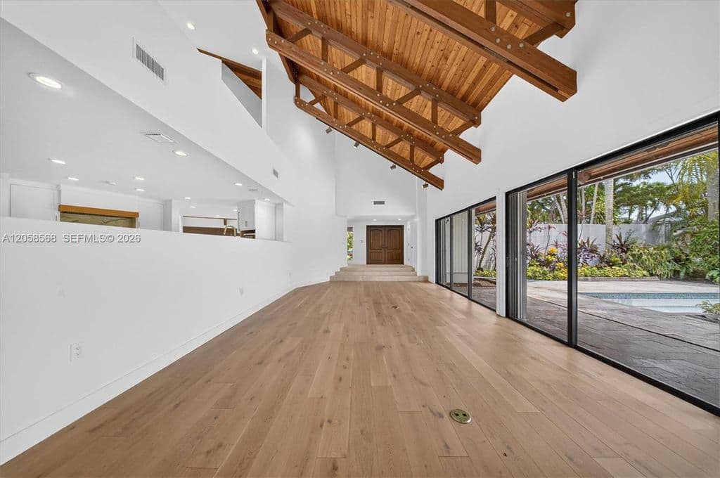 5-bedroom Single-Family Home — 8925 SW 102nd Ter