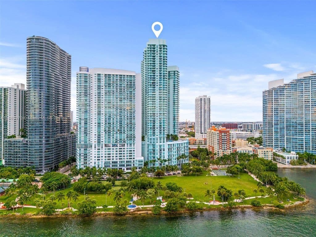 2-bedroom Condo — 1900 N Bayshore Dr APT 4018