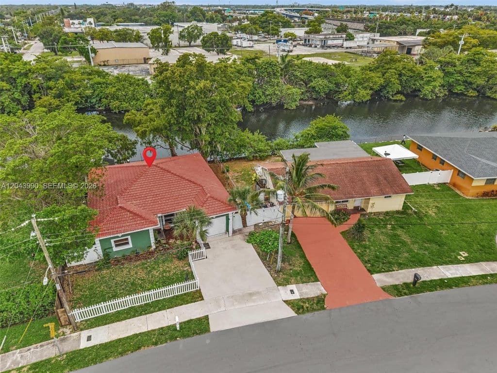 3+1 Müstakil ev — 1800 NW 3rd Ct