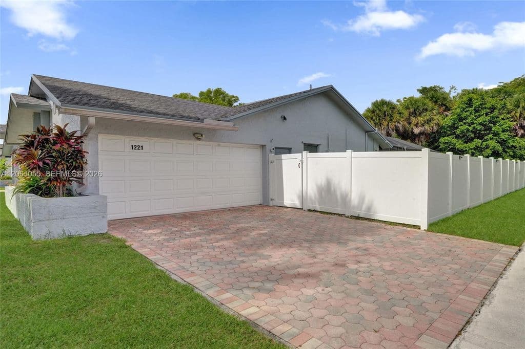 4+1 Müstakil ev — 1221 NW 78th Ave