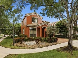 4+1 Müstakil ev — 4813 SW 155th Ter, Miramar, 33027