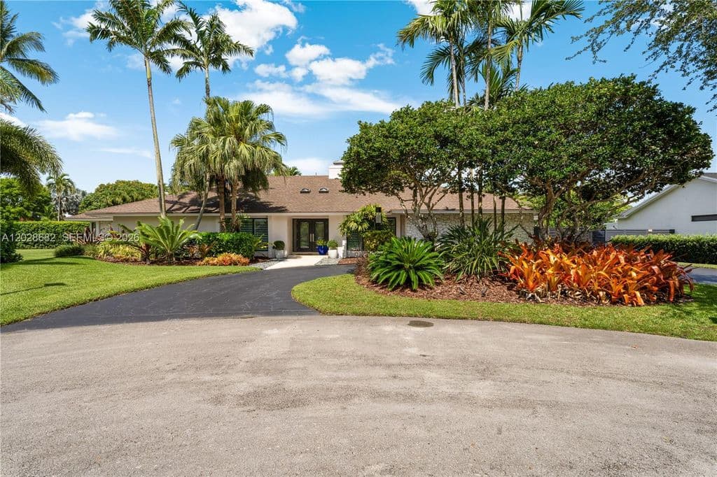 5-bedroom Single-Family Home — 12926 SW 104th Pl