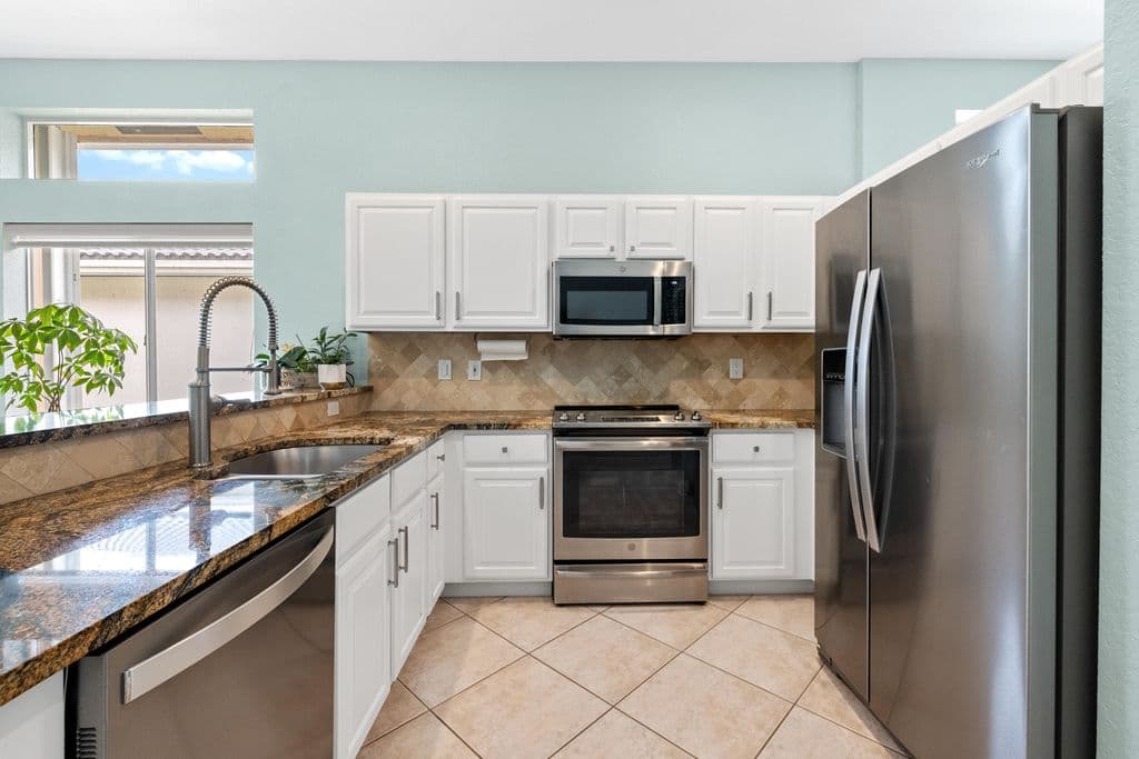 3-bedroom Single-Family Home — 6513 Sandpiper Drive