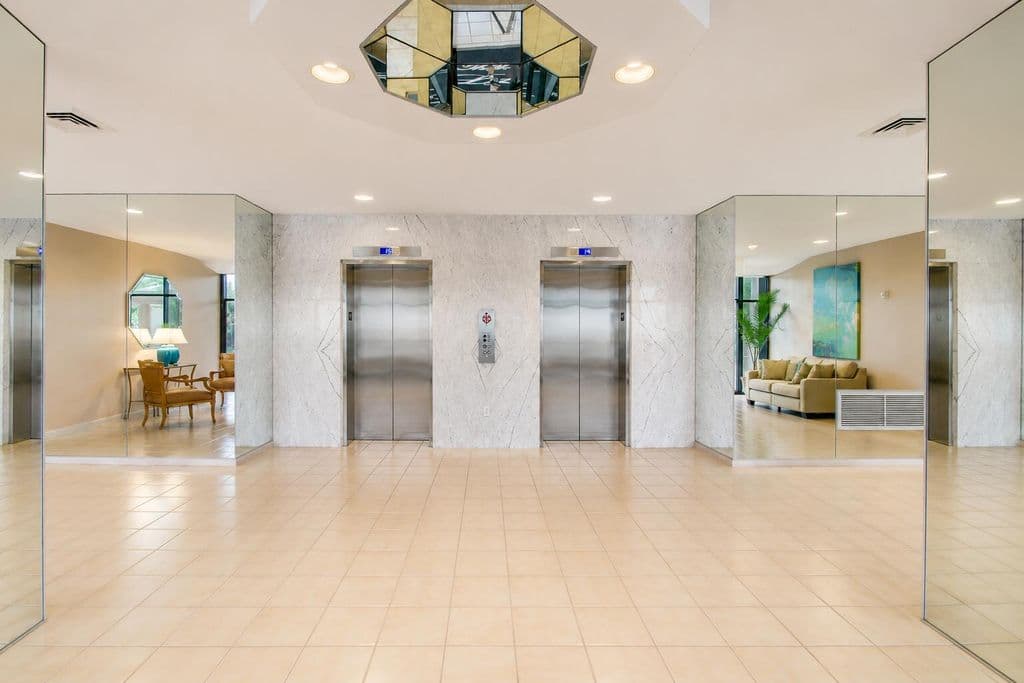 2-bedroom Condo — 2400 Presidential Way #1105