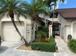 3-bedroom Townhouse — 10050 SW 137th Ct, Miami, 33186