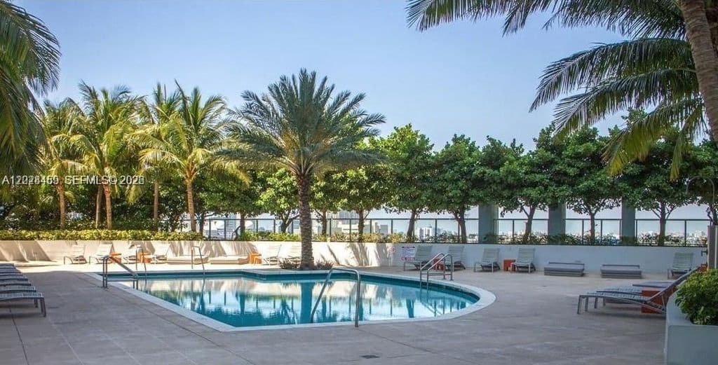 2+1 Condo — 1900 N Bayshore Dr APT 2415