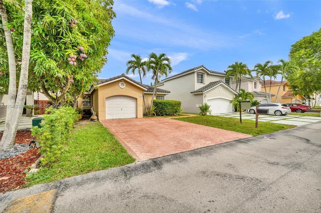 3+1 Müstakil ev — 4916 SW 154th Ave