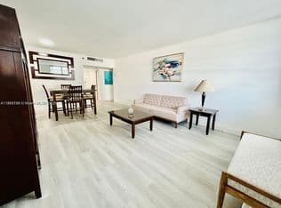 1-bedroom Condo — 100 Lincoln Rd #535, Miami Beach, 33139